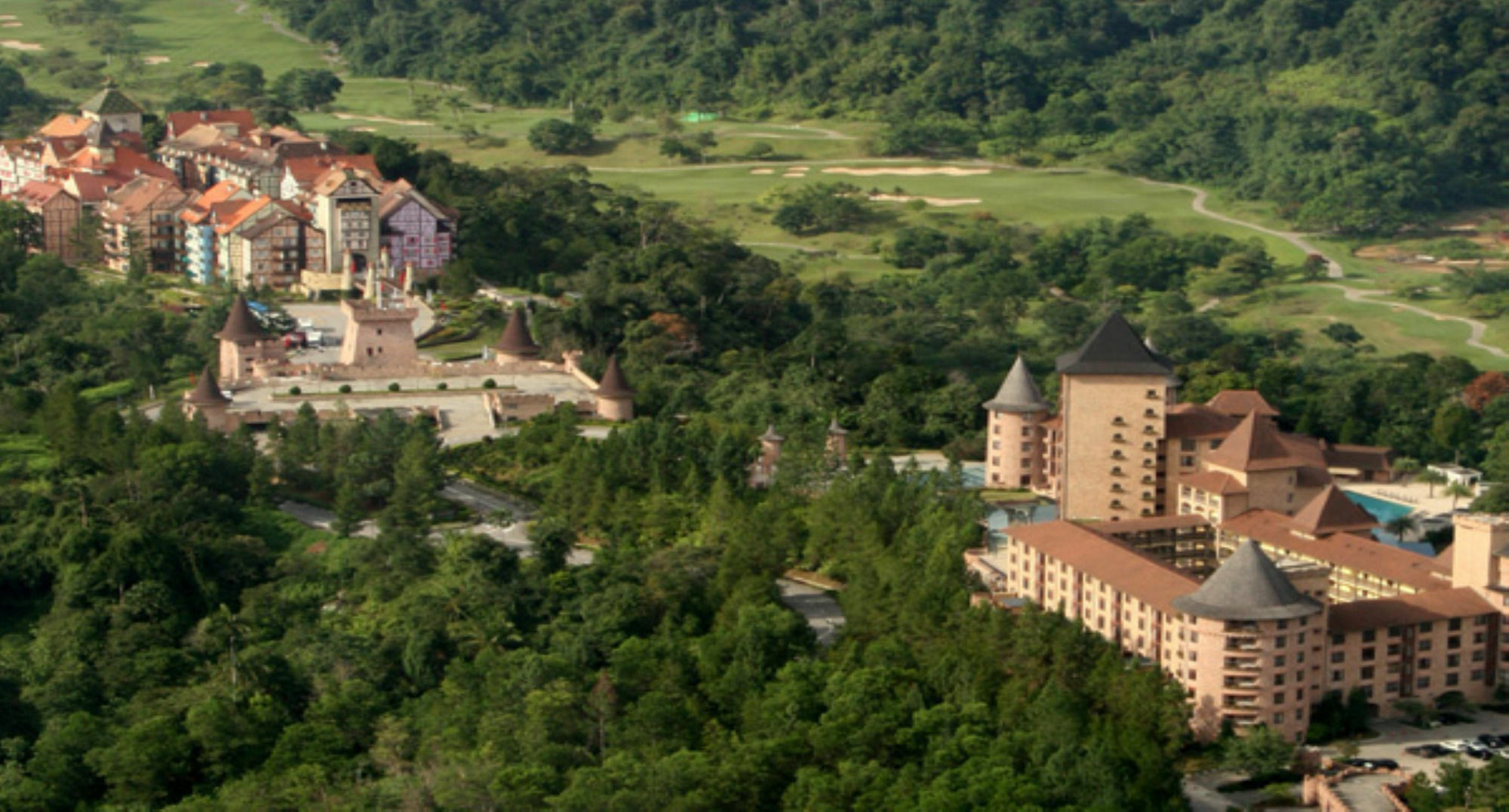 The Chateau Spa & Wellness Resort Bukit Tinggi Kültér fotó Golf course