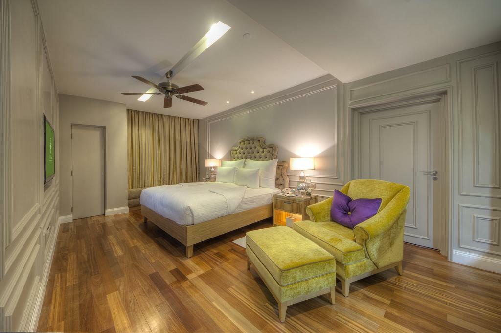 The Chateau Spa & Wellness Resort Bukit Tinggi Kültér fotó A bedroom at the hotel